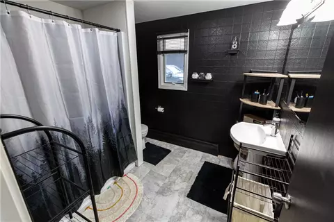 Bath - 981 Ten Rod Rd, Exeter, RI 02822 photo 1 of 3
