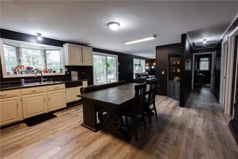 Entry Way - 981 Ten Rod Rd, Exeter, RI 02822 photo 1 of 2
