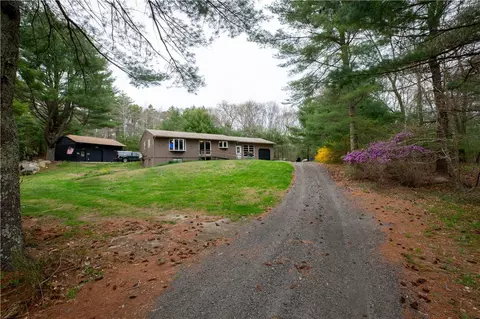 981 Ten Rod Rd, Exeter, RI 02822