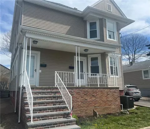 37 Old Oak Ave, Cranston, RI 02920