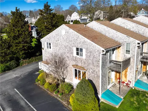 31 Sakonnet E, Tiverton, RI 02878