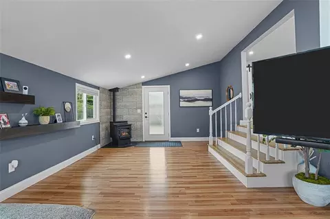 Living - 19 Prudence Ln, Warren, RI 02885 photo 2 of 2