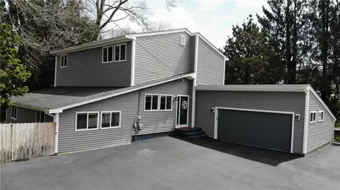 19 Prudence Ln, Warren, RI 02885