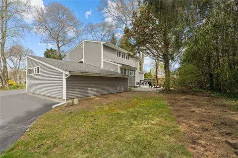 Exterior - 19 Prudence Ln, Warren, RI 02885 photo 5 of 10