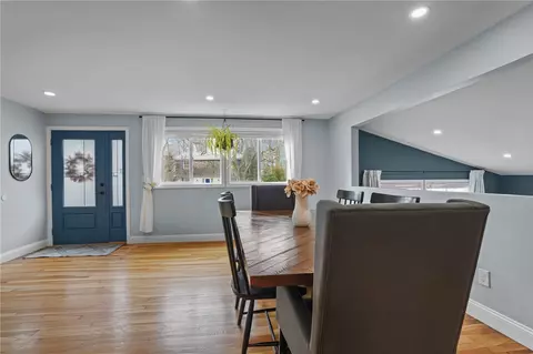 Dining - 19 Prudence Ln, Warren, RI 02885 photo 2 of 8
