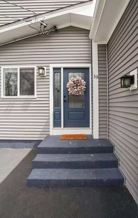 Exterior - 19 Prudence Ln, Warren, RI 02885 photo 4 of 10
