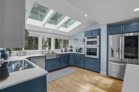 Kitchen - 19 Prudence Ln, Warren, RI 02885 photo 1 of 7