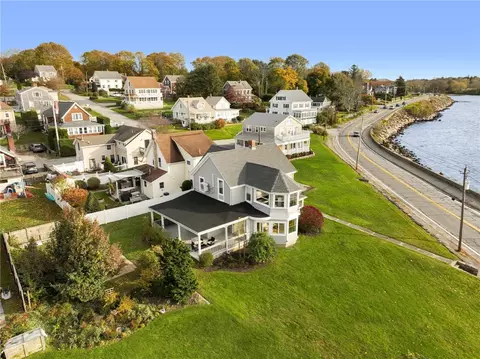 1886 Main Rd, Tiverton, RI 02878