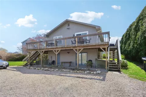 20 White Swan Dr, Narragansett, RI 02882