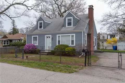 14 Muriel St, East Providence, RI 02915