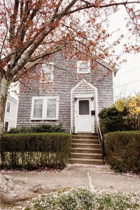 42 Almy St, Newport, RI 02840