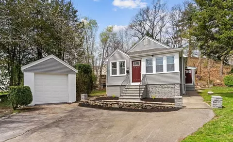 29 Zanfagna St, Johnston, RI 02919