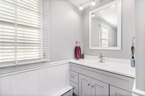 Bath - 5 Jerome Ave, Warwick, RI 02889 photo 1 of 5