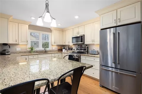 Kitchen - 2 Lansdowne Rd, Warwick, RI 02888 photo 1 of 6