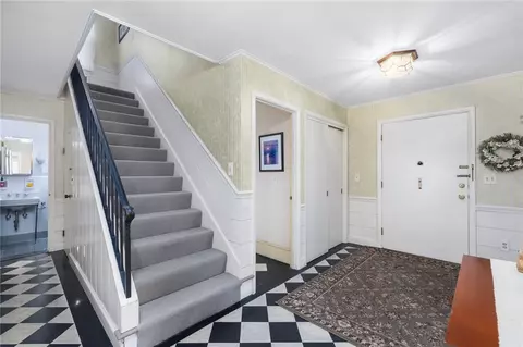 Entry Way - 2 Lansdowne Rd, Warwick, RI 02888 photo 3 of 6