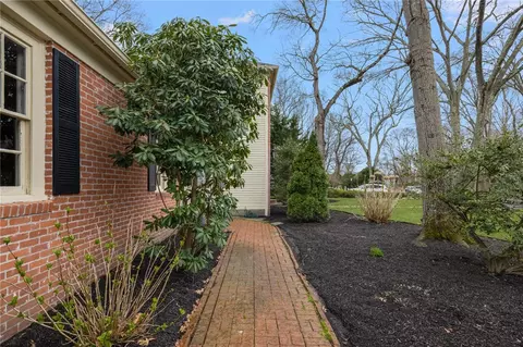 Exterior - 2 Lansdowne Rd, Warwick, RI 02888 photo 4 of 16