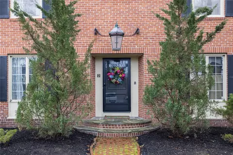 Exterior - 2 Lansdowne Rd, Warwick, RI 02888 photo 2 of 16
