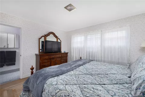 Bedroom - 2 Lansdowne Rd, Warwick, RI 02888 photo 4 of 4