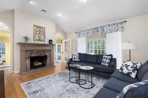 Living - 2 Lansdowne Rd, Warwick, RI 02888 photo 3 of 7