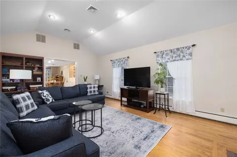 Living - 2 Lansdowne Rd, Warwick, RI 02888 photo 1 of 7