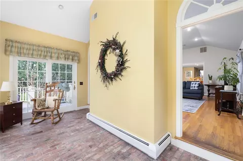 Entry Way - 2 Lansdowne Rd, Warwick, RI 02888 photo 2 of 6