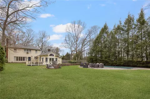 Exterior - 2 Lansdowne Rd, Warwick, RI 02888 photo 10 of 16