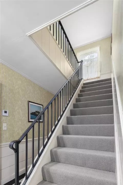 Entry Way - 2 Lansdowne Rd, Warwick, RI 02888 photo 4 of 6