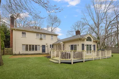 Exterior - 2 Lansdowne Rd, Warwick, RI 02888 photo 5 of 16