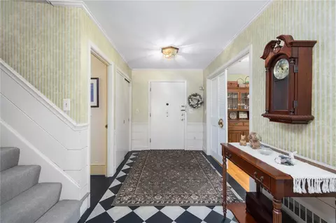 Entry Way - 2 Lansdowne Rd, Warwick, RI 02888 photo 1 of 6