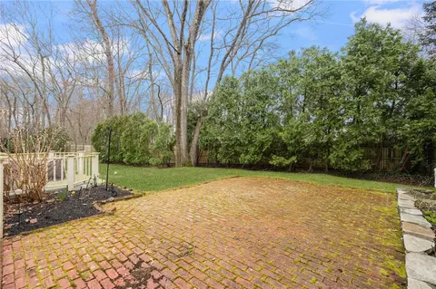 Exterior - 2 Lansdowne Rd, Warwick, RI 02888 photo 9 of 16