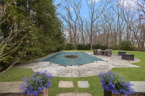 Exterior - 2 Lansdowne Rd, Warwick, RI 02888 photo 12 of 16
