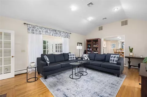 Living - 2 Lansdowne Rd, Warwick, RI 02888 photo 2 of 7