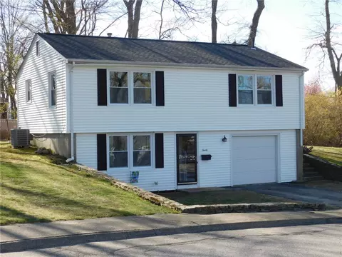 20 Vanderbilt Ter, Coventry, RI 02816