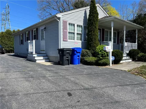 576 School St, Pawtucket, RI 02860
