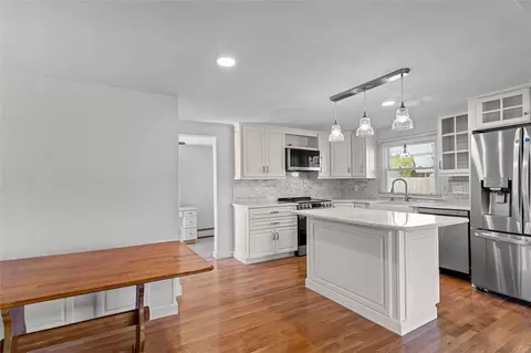 140 Kearney St, Cranston, RI 02920