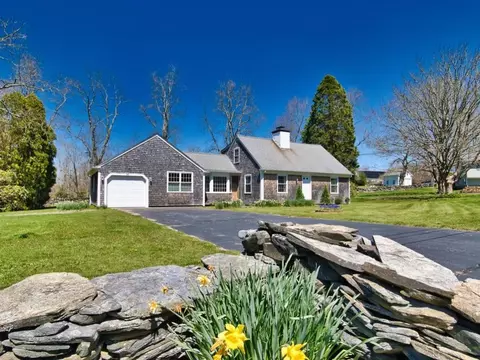 38 Bonniefield Dr, Tiverton, RI 02878