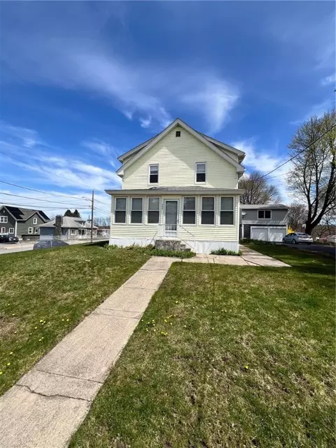 544 Manville Rd, Woonsocket, RI 02895