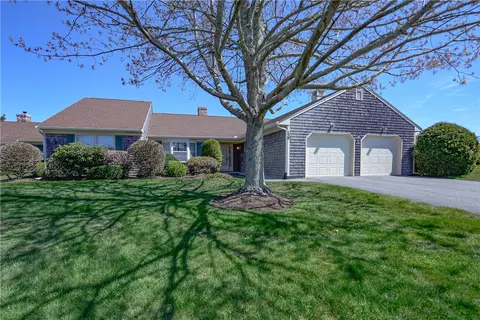 139 Belmont Dr, Portsmouth, RI 02871