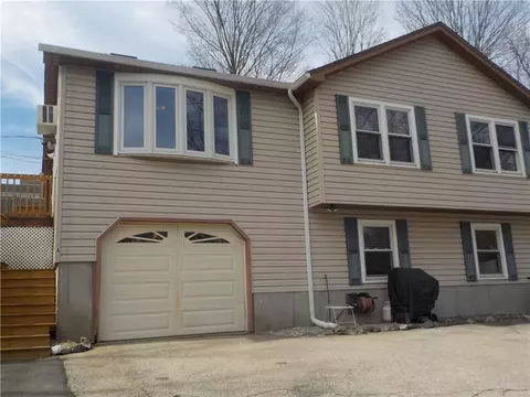 112 Bouvier Ave #A, Lincoln, RI 02838
