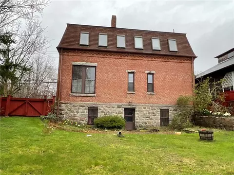 Exterior - 672 Washington St, Coventry, RI 02816 photo 3 of 8