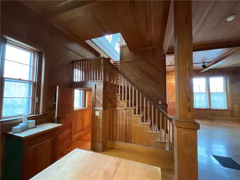 Entry Way - 672 Washington St, Coventry, RI 02816 photo 4 of 5