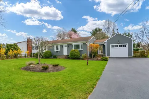 92 Mulberry Rd, Bristol, RI 02809