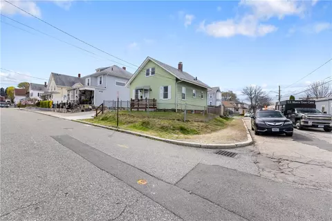 204 Anthony St, East Providence, RI 02914