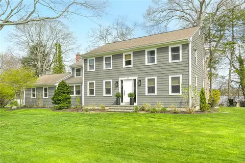 26 Broadview Dr, Barrington, RI 02806