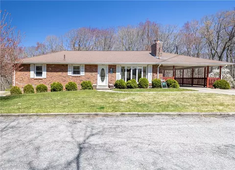 77 Victoria St, Johnston, RI 02919