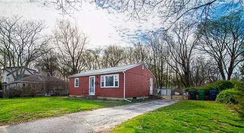 49 Fuller St, Warwick, RI 02889