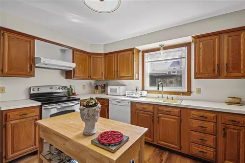 Kitchen - 992 Main St, Warren, RI 02885 photo 4 of 4
