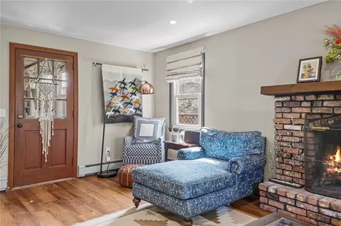 Living - 992 Main St, Warren, RI 02885 photo 6 of 7