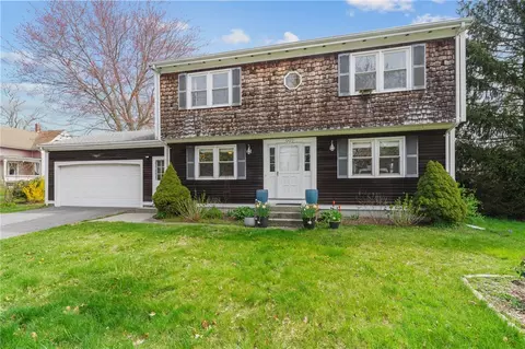Exterior - 992 Main St, Warren, RI 02885 photo 2 of 11