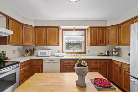 Kitchen - 992 Main St, Warren, RI 02885 photo 1 of 4
